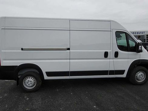 New 2024 RAM ProMaster 2500 w/ Convenience Group image 9