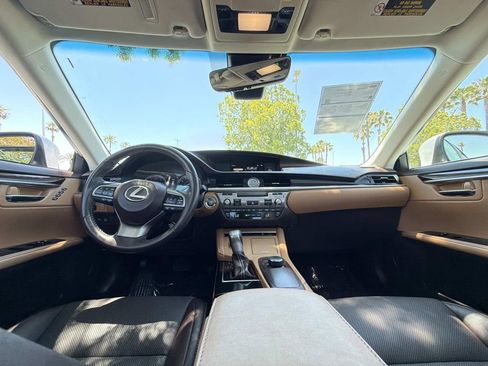 Used 2018 Lexus ES 350 w/ Premier Package FWD image 17