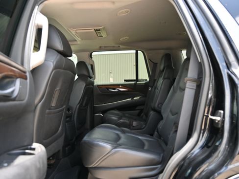 Used 2018 Cadillac Escalade Premium Luxury w/ LPO, Radiant Package RWD image 20