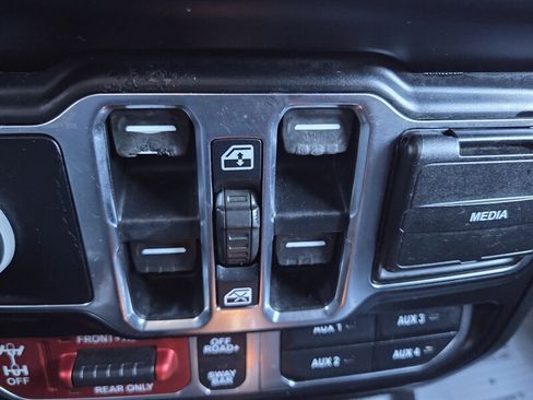 Used 2020 Jeep Gladiator Rubicon w/ Uconnect 4C Nav & Sound Group image 43