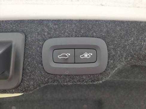 Used 2025 Volvo S90 B6 Plus image 11