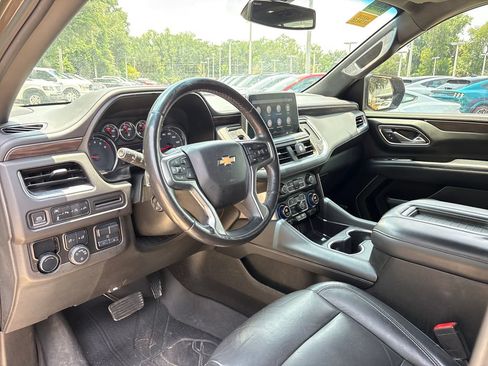 Used 2021 Chevrolet Suburban LT w/ LT Signature Package RWD image 5
