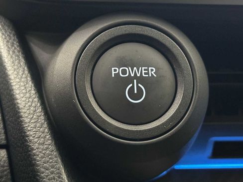 Used 2025 Toyota Prius XLE AWD/4WD image 19