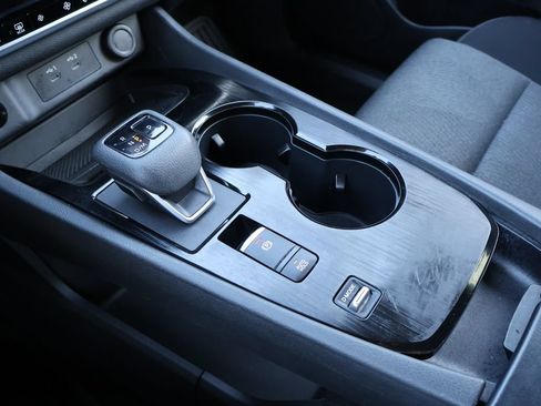 Used 2025 Nissan Rogue SV FWD image 32