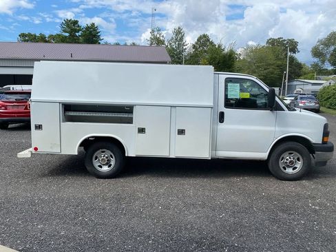 Used 2022 GMC Savana 3500 w/ Power Convenience Package RWD image 4