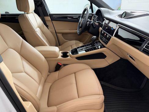 Certified 2026 Porsche Macan AWD/4WD image 31