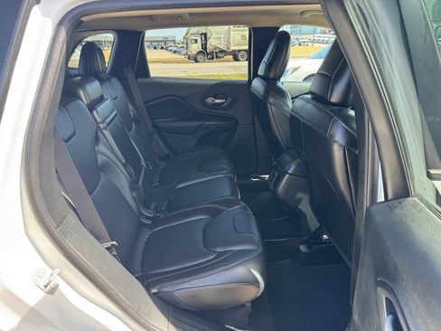 Used 2016 Jeep Cherokee High Altitude AWD/4WD image 13