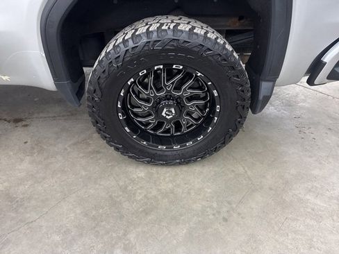 Used 2021 GMC Sierra 1500 Elevation w/ Preferred Package image 21