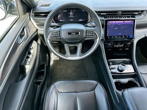 Used 2025 Jeep Grand Cherokee Limited AWD/4WD image 22