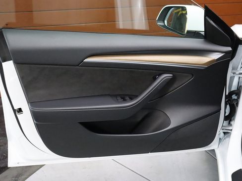 Used 2023 Tesla Model 3 Standard Range image 46