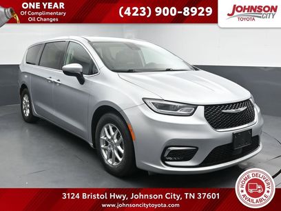 Used 2023 Chrysler Pacifica Touring-L