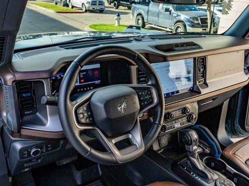Used 2022 Ford Bronco Outer Banks AWD/4WD image 16