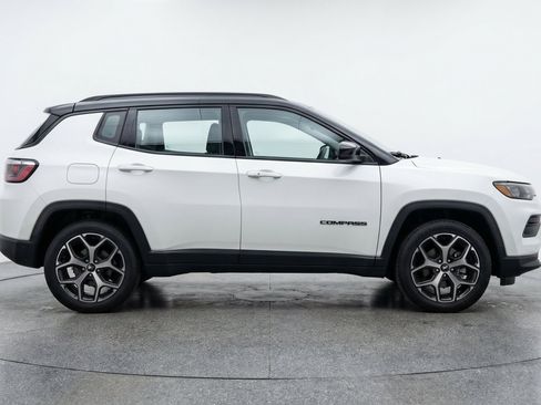 Used 2025 Jeep Compass Limited AWD/4WD image 11