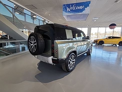 Used 2022 Land Rover Defender 110 SE AWD/4WD image 4