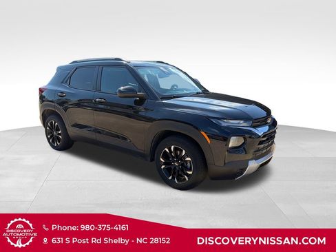 Used 2023 Chevrolet TrailBlazer LT w/ Convenience Package FWD image 4