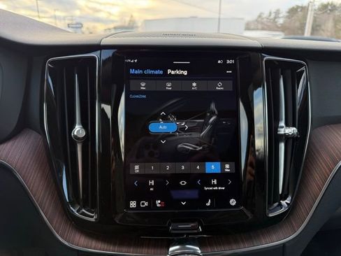 Certified 2023 Volvo XC60 B5 Plus w/ Climate Package image 26