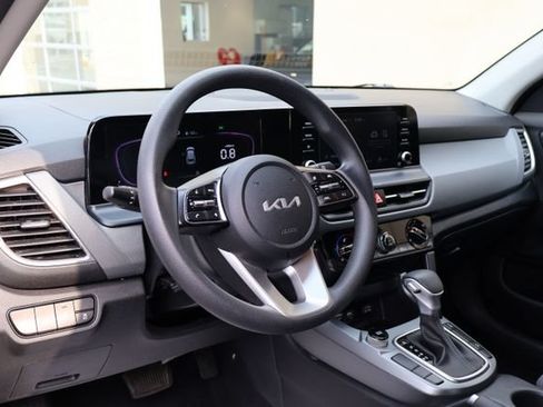 Used 2024 Kia Seltos LX AWD/4WD image 11