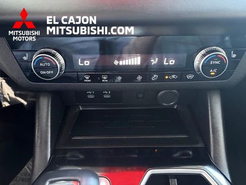 Used 2025 Mitsubishi Outlander SE image 17