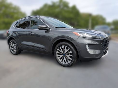 Used 2020 Ford Escape Titanium AWD/4WD image 3