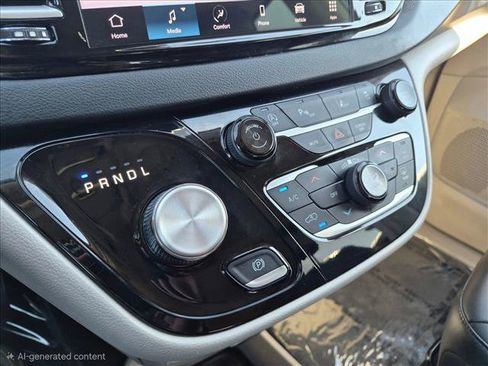 Used 2023 Chrysler Pacifica Touring-L FWD image 18