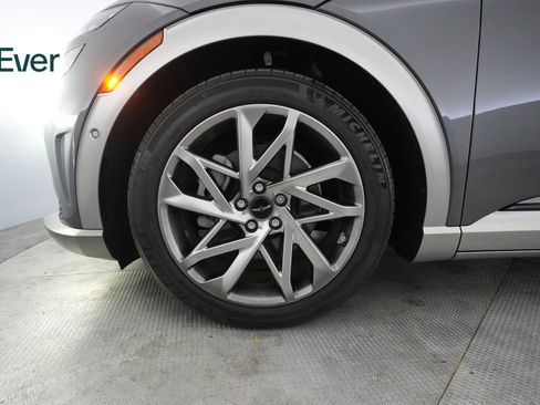 Used 2023 Genesis GV60 Advanced AWD/4WD image 19