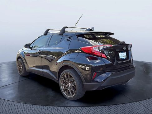 Used 2021 Toyota C-HR LE image 3