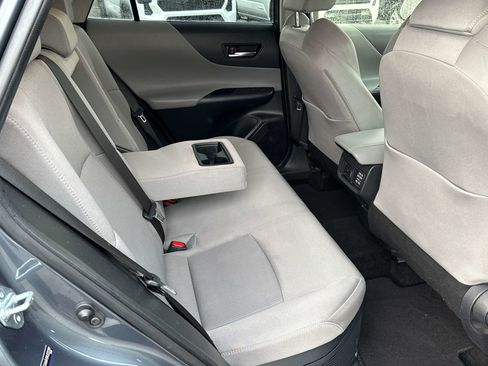 Used 2021 Toyota Venza LE image 18