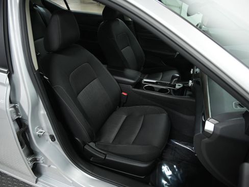 Used 2024 Nissan Altima 2.5 SV image 14