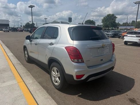 Used 2019 Chevrolet Trax LT w/ LT Convenience Package FWD image 9