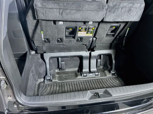 Used 2022 Toyota Sienna XSE AWD/4WD image 27