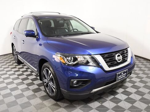 Used 2017 Nissan Pathfinder Platinum w/ Family Entertainment Package AWD/4WD image 9
