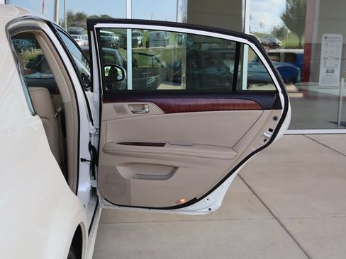 Used 2011 Toyota Avalon Limited FWD image 37