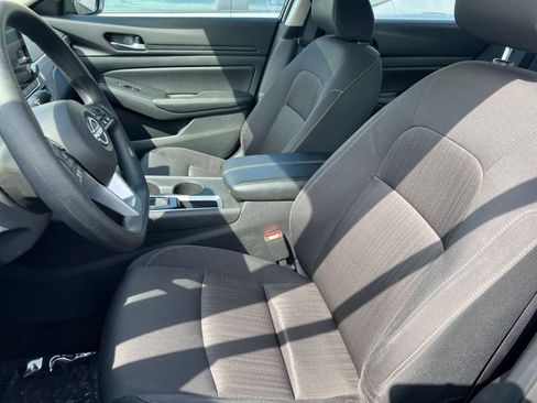Used 2025 Nissan Altima 2.5 SV FWD image 36