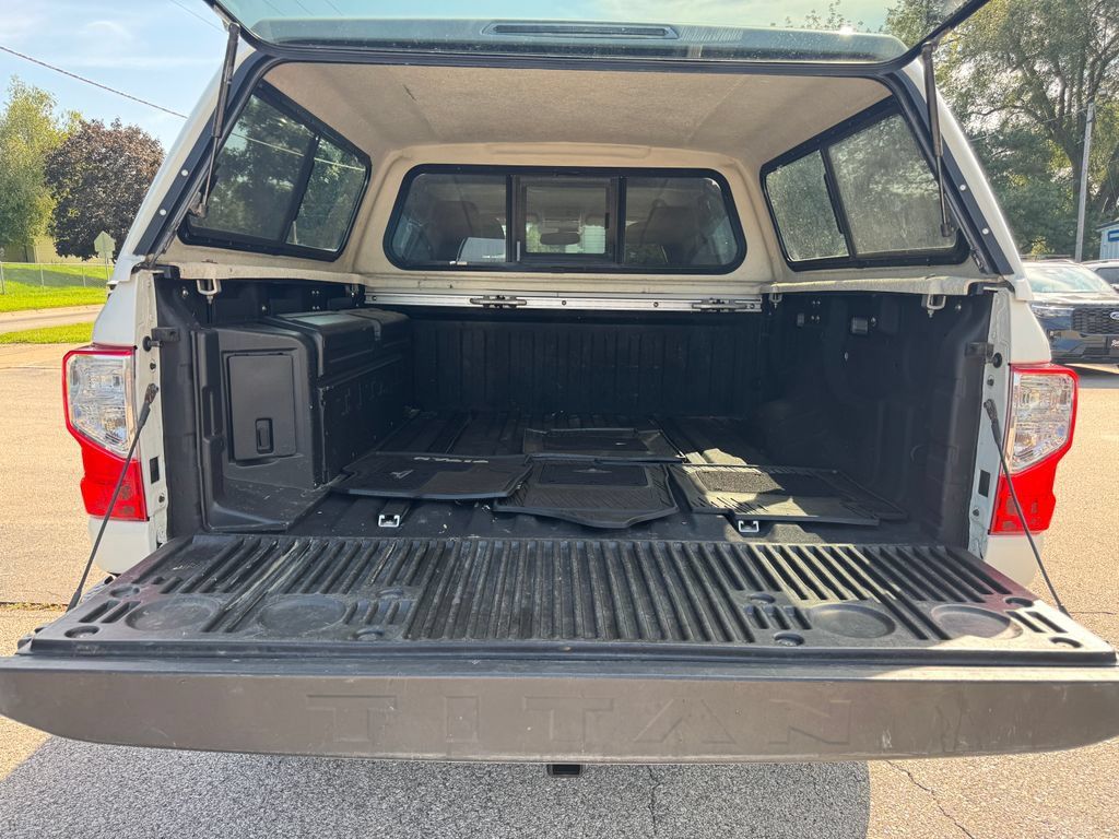 Used 2018 Nissan Titan Platinum Reserve AWD/4WD image 10