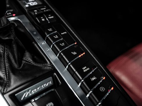 Used 2017 Porsche Macan S image 27