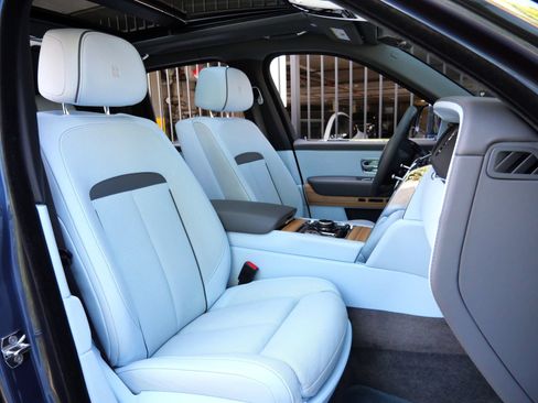 Used 2023 Rolls-Royce Cullinan w/ Cullinan Package AWD/4WD image 31
