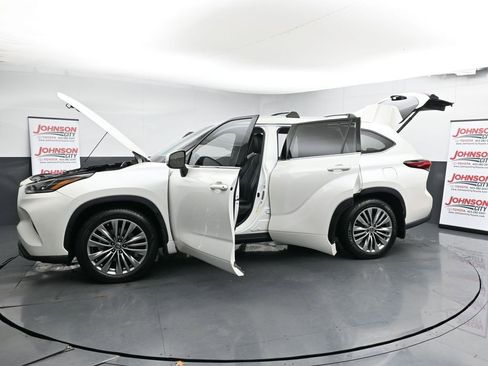 Used 2021 Toyota Highlander Platinum image 51