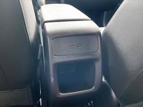 Used 2024 Chevrolet Trax LT w/ Sunroof Package image 11