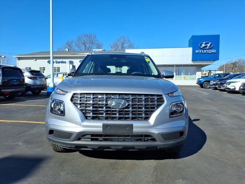 Certified 2024 Hyundai Venue SEL image 2