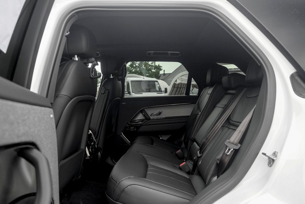 New 2027 Land Rover Range Rover Sport SE AWD/4WD image 16