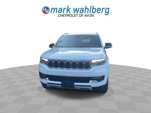 Used 2025 Jeep Wagoneer Series II AWD/4WD image 3