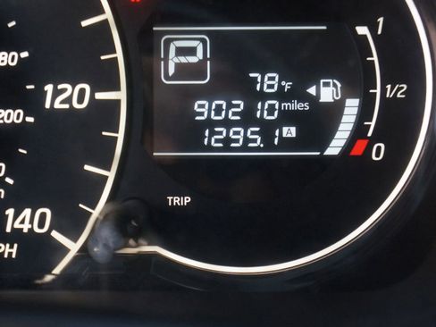 Used 2015 Nissan Versa Note SV FWD image 40