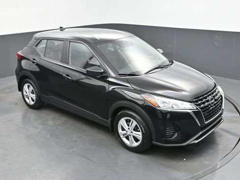 Certified 2025 Nissan Kicks Play S image 28