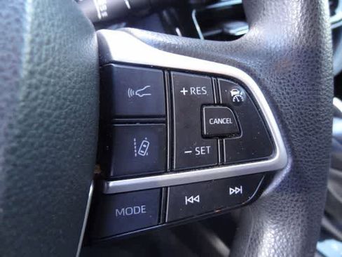 Used 2023 Toyota Highlander L image 11