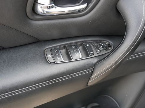 Used 2015 INFINITI QX80 4WD w/ Deluxe Technology Package image 19