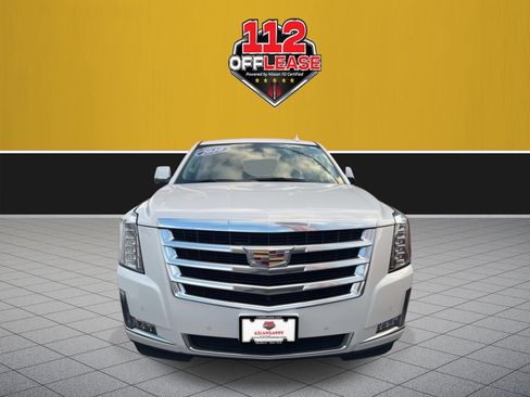 Used 2020 Cadillac Escalade Luxury image 2