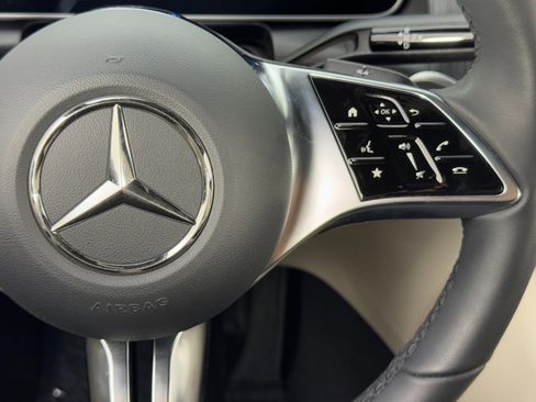 Used 2025 Mercedes-Benz GLC 300 4MATIC image 25