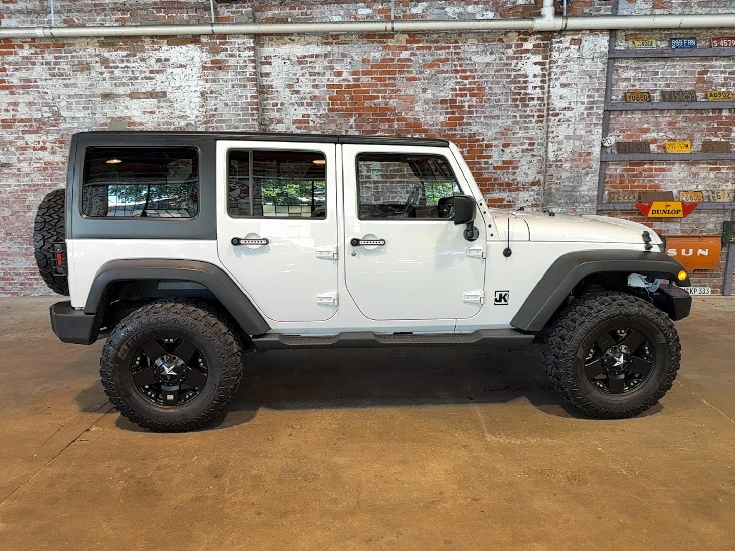 Used 2011 Jeep Wrangler Unlimited Sport AWD/4WD image 2