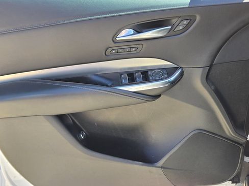 Used 2019 Cadillac XT4 Premium Luxury FWD image 16
