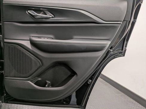 Used 2025 Jeep Grand Cherokee Altitude image 25